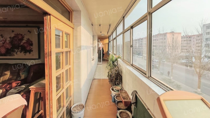 金税小区三居双位大三居南 北集中供暖-客厅