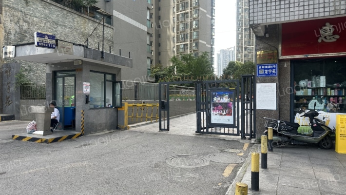 龙泉苑街二手房实景图