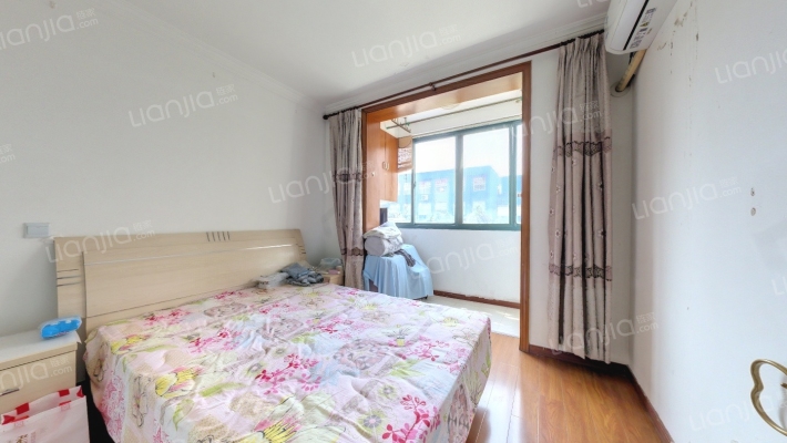 港机新村二手房实景图