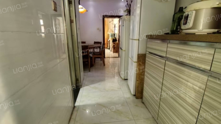 光明小区 精装修 南北通透三居 低楼层 采光无遮挡-过道