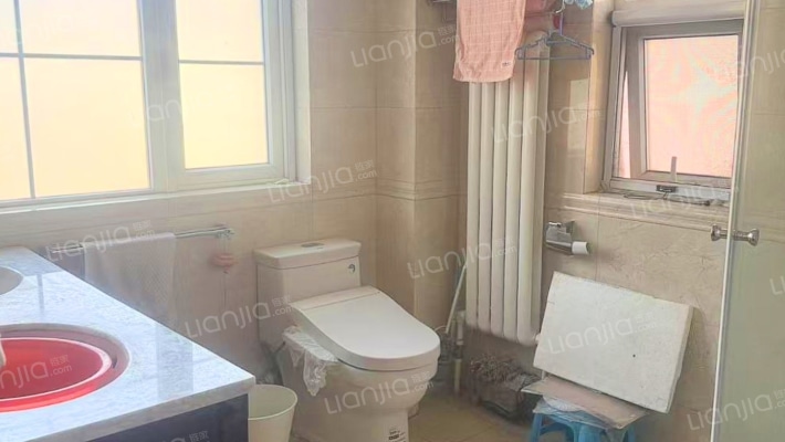 70年大产权，房证满二，次新房，通勤北京，交通方便。-卫生间C