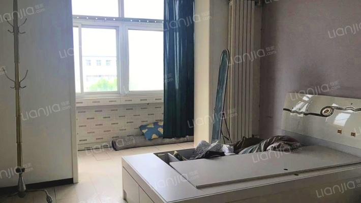 此房子满五唯一， 税费低，南北通透视野好。-客厅