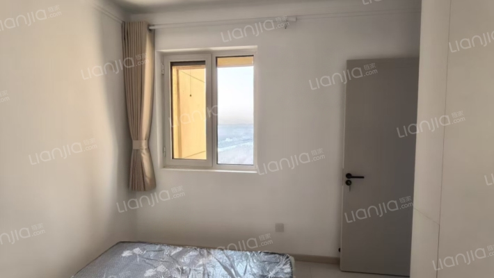 急售三利精装修两居，满二，价格美丽可小议-卧室B