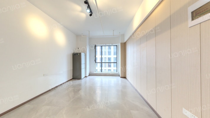 MOMΛ当代广场二手房实景图