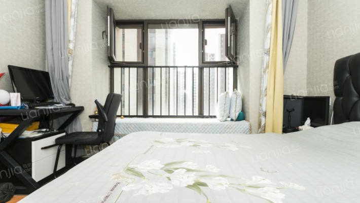 碧桂园108平米三室 精装房业主诚意出售 看房方便-卧室C