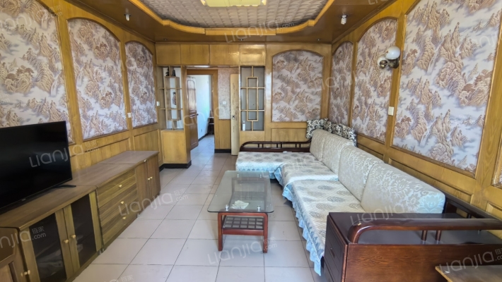 二康旁 中间楼层 集中供暖 户型方正 诚意出售-客厅