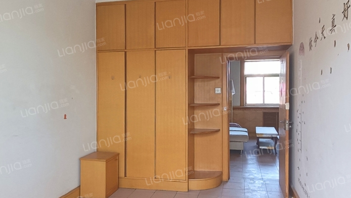 房本满五唯一，三阳开泰户型，低楼层居住舒适-卧室A