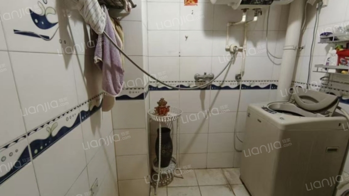 朝阳路新工商局小区 南北大三居，低楼层-卫生间B