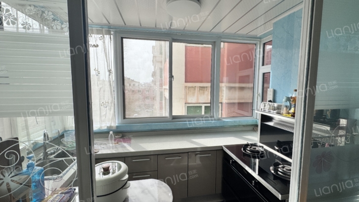 范阳路二康医院南侧，集体供暖精装三居-厨房