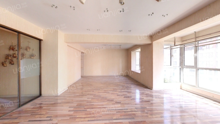 三易旺族丽景二手房实景图