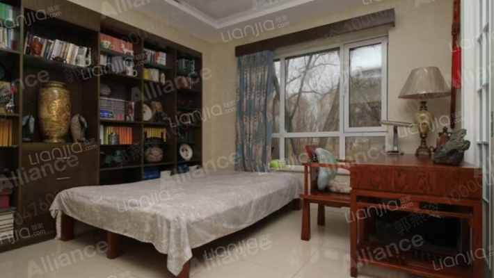 此房带装修，带660平米大院子，交通便利，小区环境好-卧室A