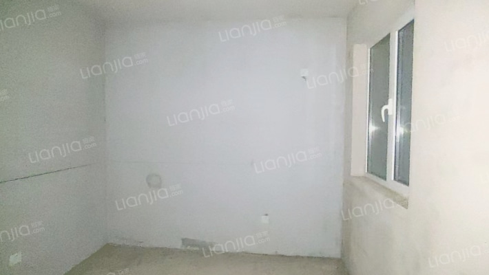 三利中和城大两居采光好位置好，毛坯房门口838车站。-卧室B