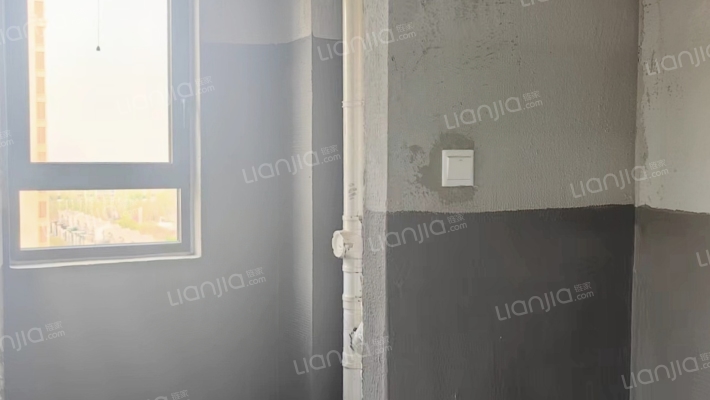 本房是经典三居双卫的户型，南院好楼栋，采光充足-卫生间A