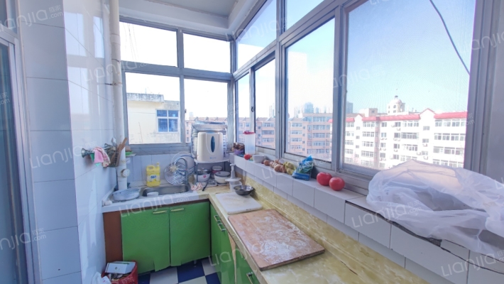 此房满五 中间楼层  生活配套齐全-厨房