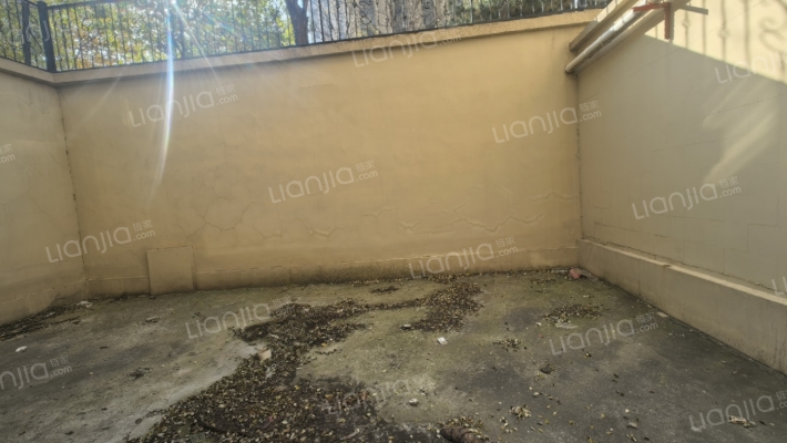 K2狮子城北区 4室2厅 南-露台