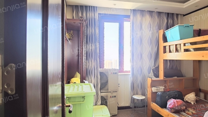 838沿线，70年大产权，精装修-卧室B