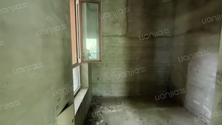 东京都类独栋，大院子，南边户，房本满五，业主靠谱卖-卧室E