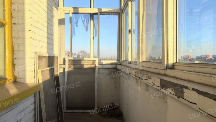 格局户型方正  采光全天      交通方便-阳台