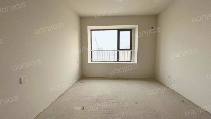 房子一梯两户，集中供暖好楼层，人车分流-卧室C