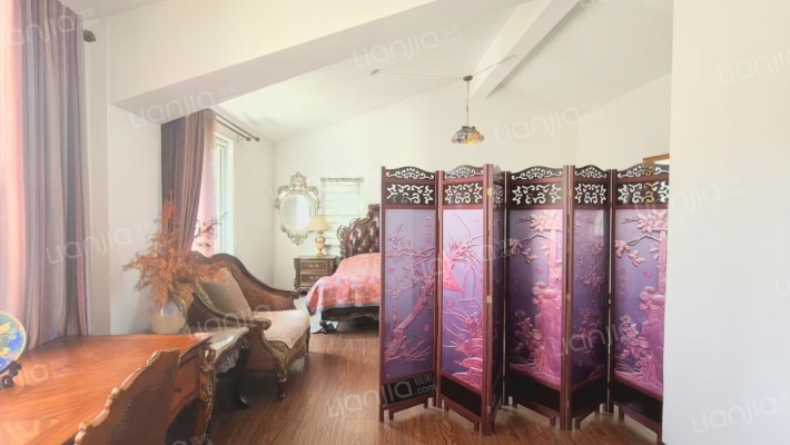 急售琉璃湖精装大独栋别墅，价格美丽-卧室D