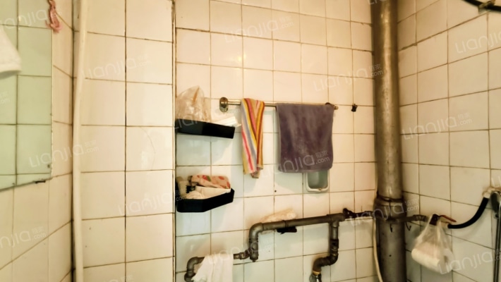 火车 站 旁 全阳两居 好楼层 集中供暖 免费停车-卫生间