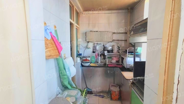 华阳路西丁旁 没上水 好楼层 双阳台公摊小 急售-厨房