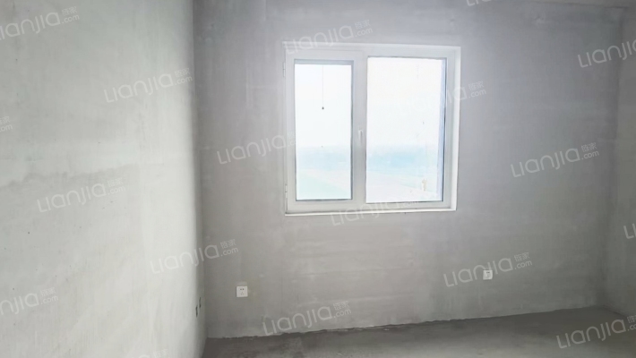 急售三得东区南北两居，好楼层，价格美丽-卧室A