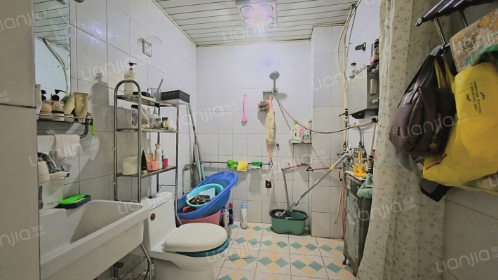 东兴小区南北通透低楼层大三居  户型好-卫生间A