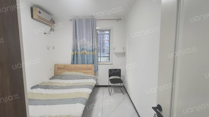 急售三利C区精装三居，低层，价格美丽-卧室A