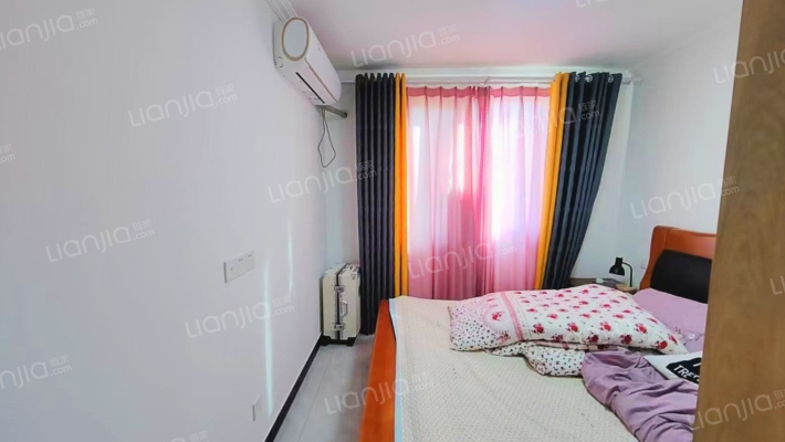 房子格局户型方正      采光全天-卧室B