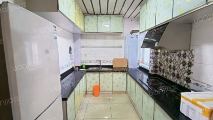 房子南北通透三居，中间楼层，双卫，精装-厨房