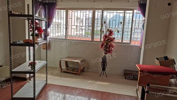 工艺美术厂住宅楼二手房实景图