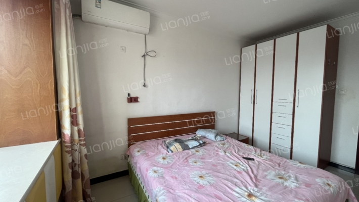 公摊小，楼层好，配套齐全，交通便利。房子带电梯-衣帽间