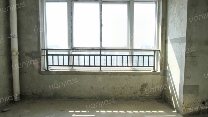 一梯两户采光好，户型方正，视野开阔，采光充足，-阳台