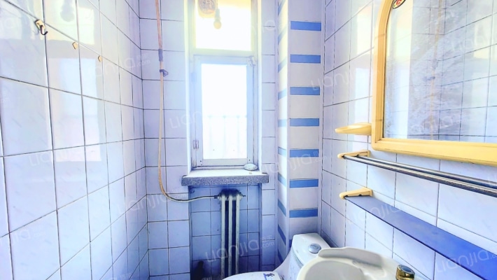 华阳桥东，二康北门，金地小区南北通透大三居-卫生间A