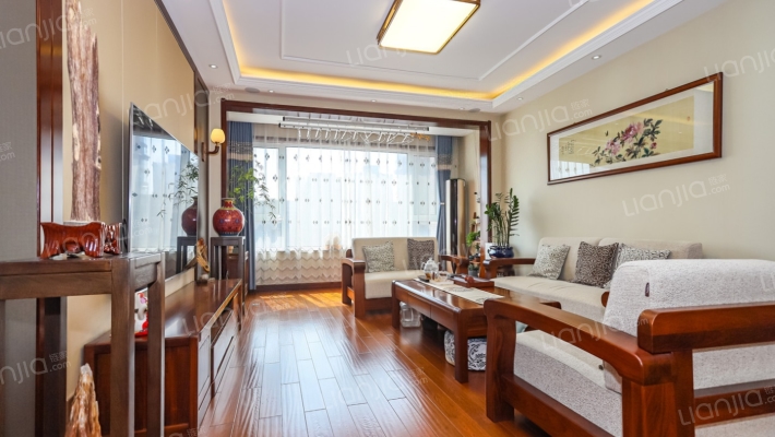 上海城133平三室两厅两卫 才装修两年随时看房-客厅