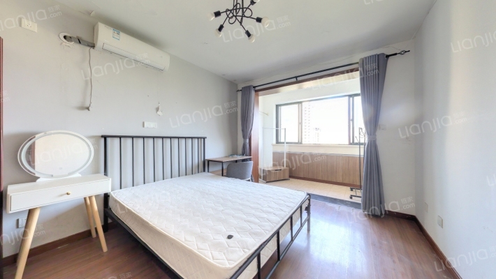 东方金座二手房实景图