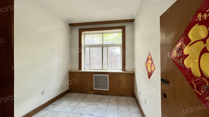 市医院北侧市直小区一层 两居 带小房-卧室B