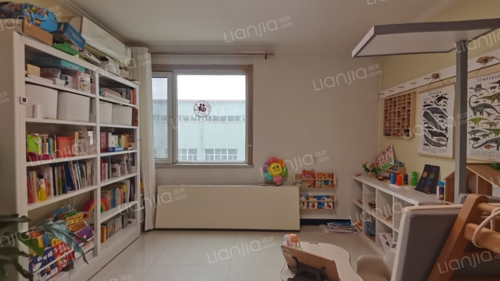 全阳两居户型，采光好，精装修，低楼层-客厅