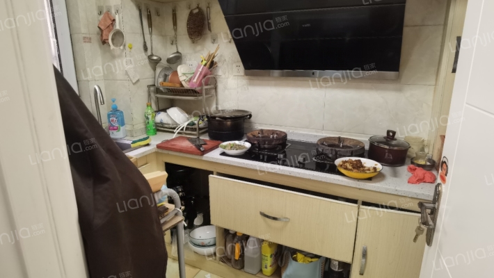 水岸花城，一线河景美宅，标准现房，即买即住-厨房