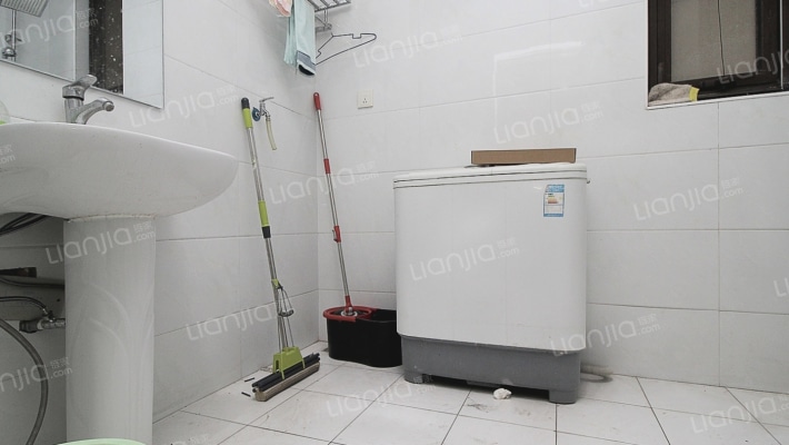 南北通透大户型洋房，采光好，视野好  带阁楼-卫生间