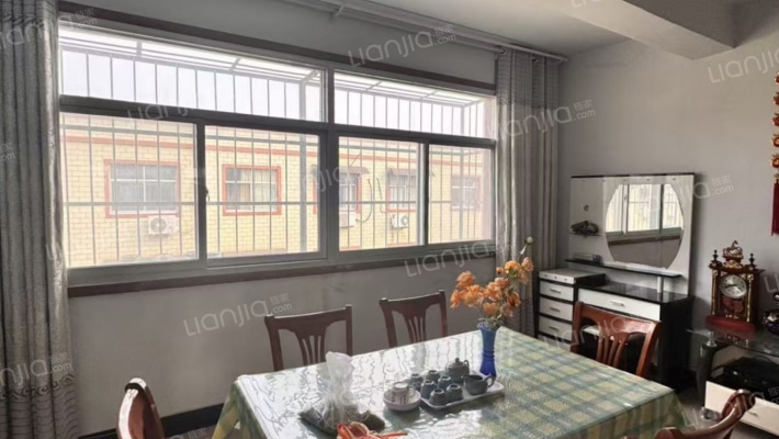 瑞兴祥服饰苑二手房实景图