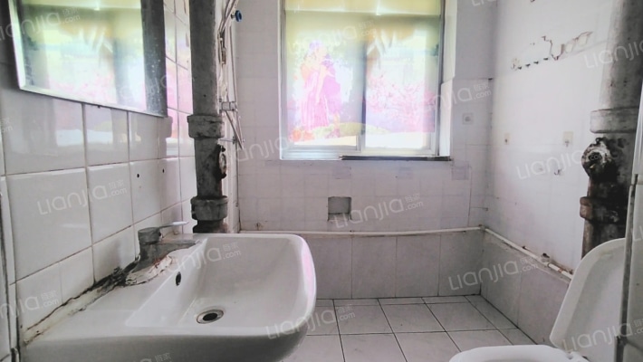 此房满五税费低，采光好 ，购物医疗方便-卫生间