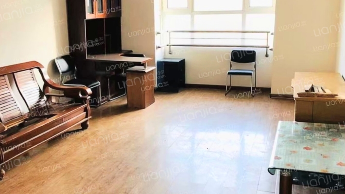 水岸花城 3室1厅 南 北-客厅