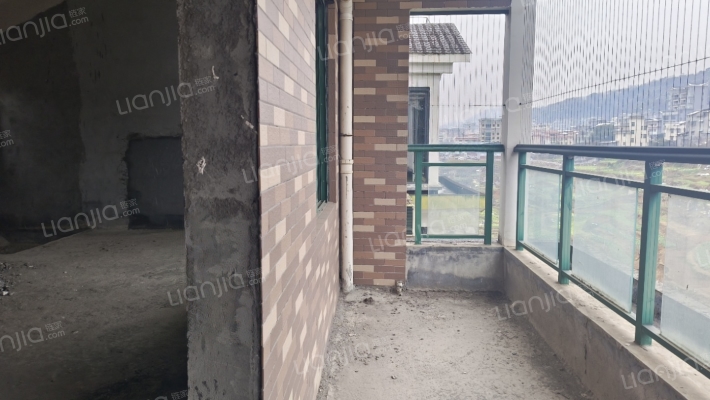 锦绣香江 青山绿水小区 带装修电梯五房 适合居住-阳台