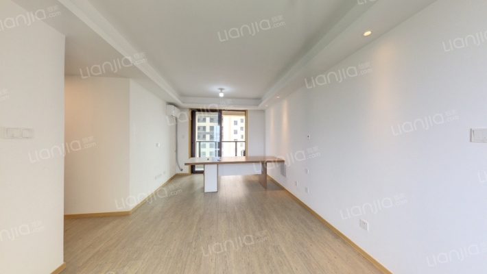 莱蒙湖畔二手房实景图