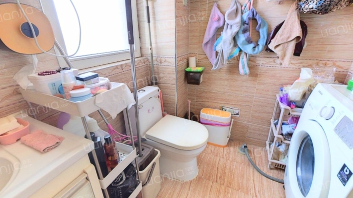 带电梯，采光嘎嘎好，真滴全天都不影响采光-卫生间