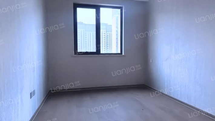 高新区 大楼间距 集中供暖 精装修三居双卫出售-卧室B