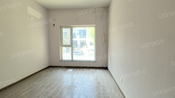 高铁板块，联排别墅，下沉花园，私家车库-卧室B