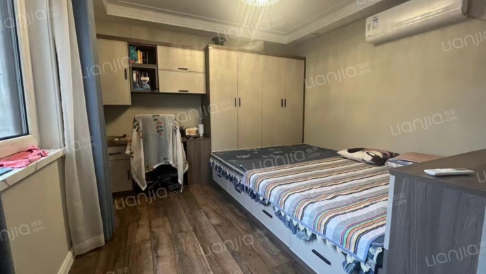 京都颐和城精装修，带院子，房本满二。税费低-卧室C